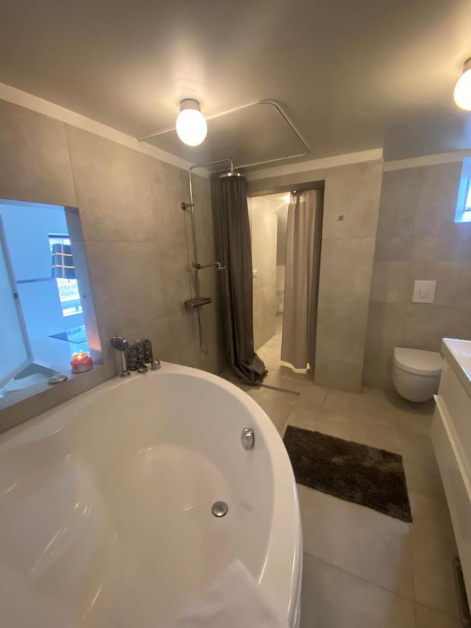 Casa Disa - Apartments A Boutique Guesthouse In Reykjavik City'S Central Park And Botanical Garden In Laugardalur, Hot-Spring-Valley ภายนอก รูปภาพ