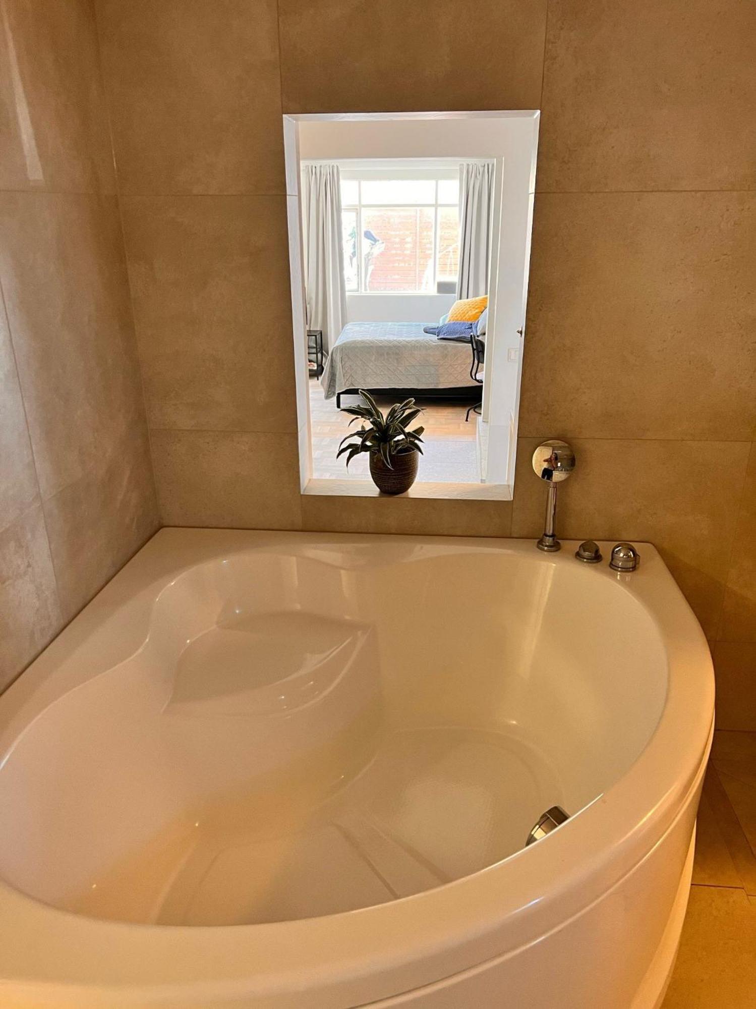 Casa Disa - Apartments A Boutique Guesthouse In Reykjavik City'S Central Park And Botanical Garden In Laugardalur, Hot-Spring-Valley ภายนอก รูปภาพ